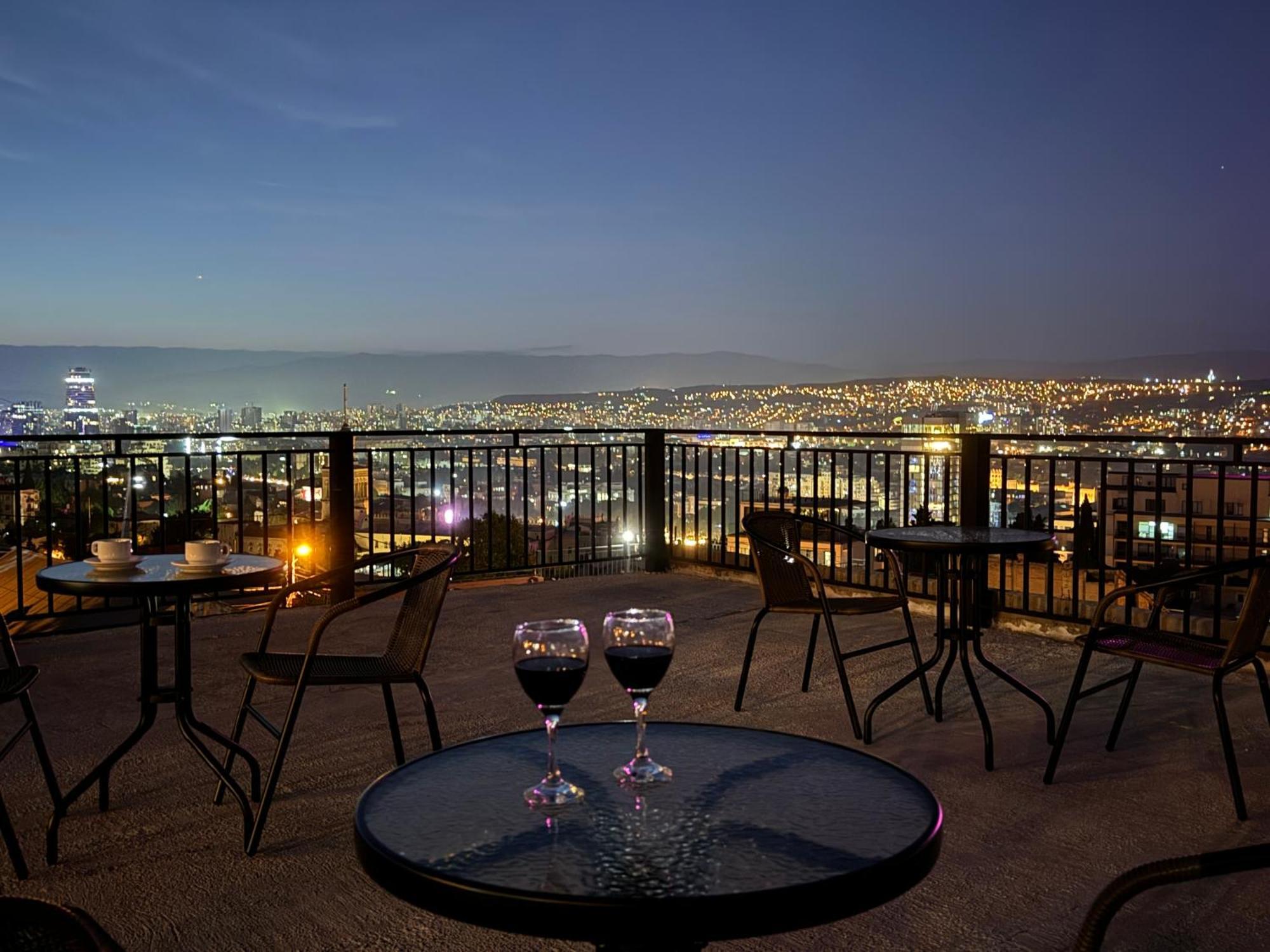 Brothers Apartments With Terrace In Old Tiflis Dış mekan fotoğraf